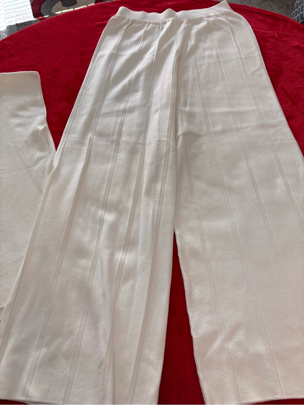 White Two-Piece Wide Leg Set. Size S - Picture 4 of 16